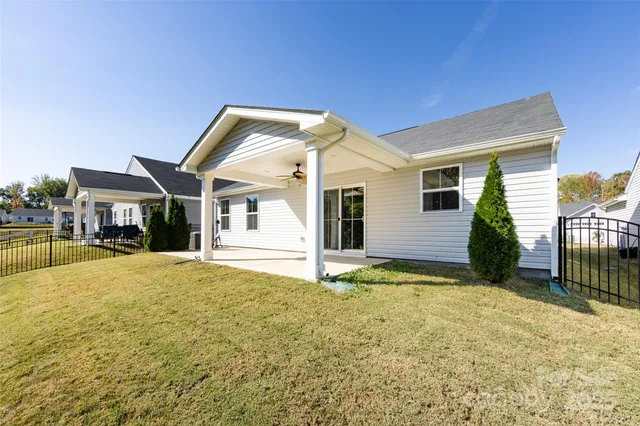 a view of a house with backyard and porch