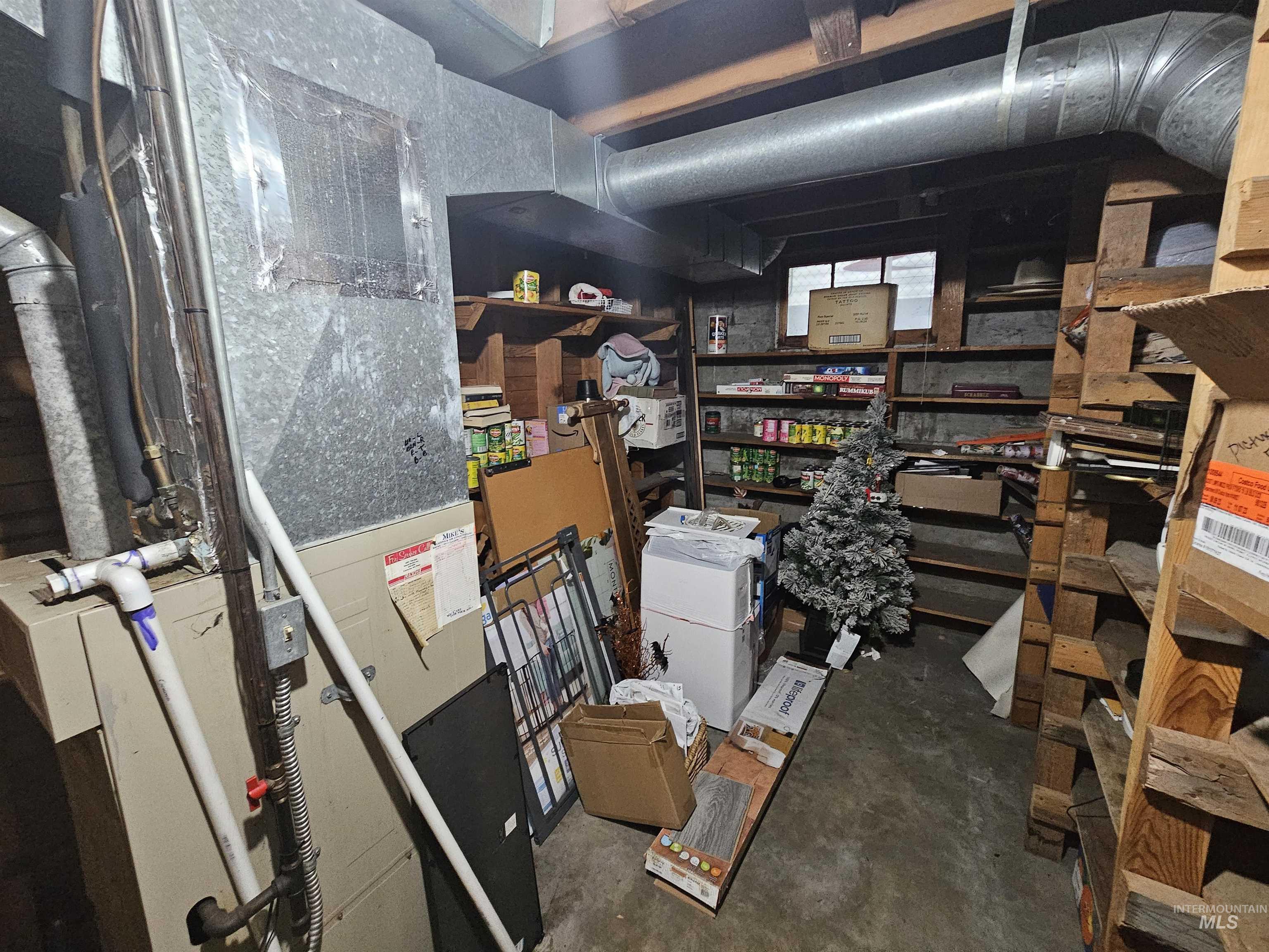 616 12th Street Clarkston, WA 99403 - Photo 18 of 24 Storage area featuring heating unit