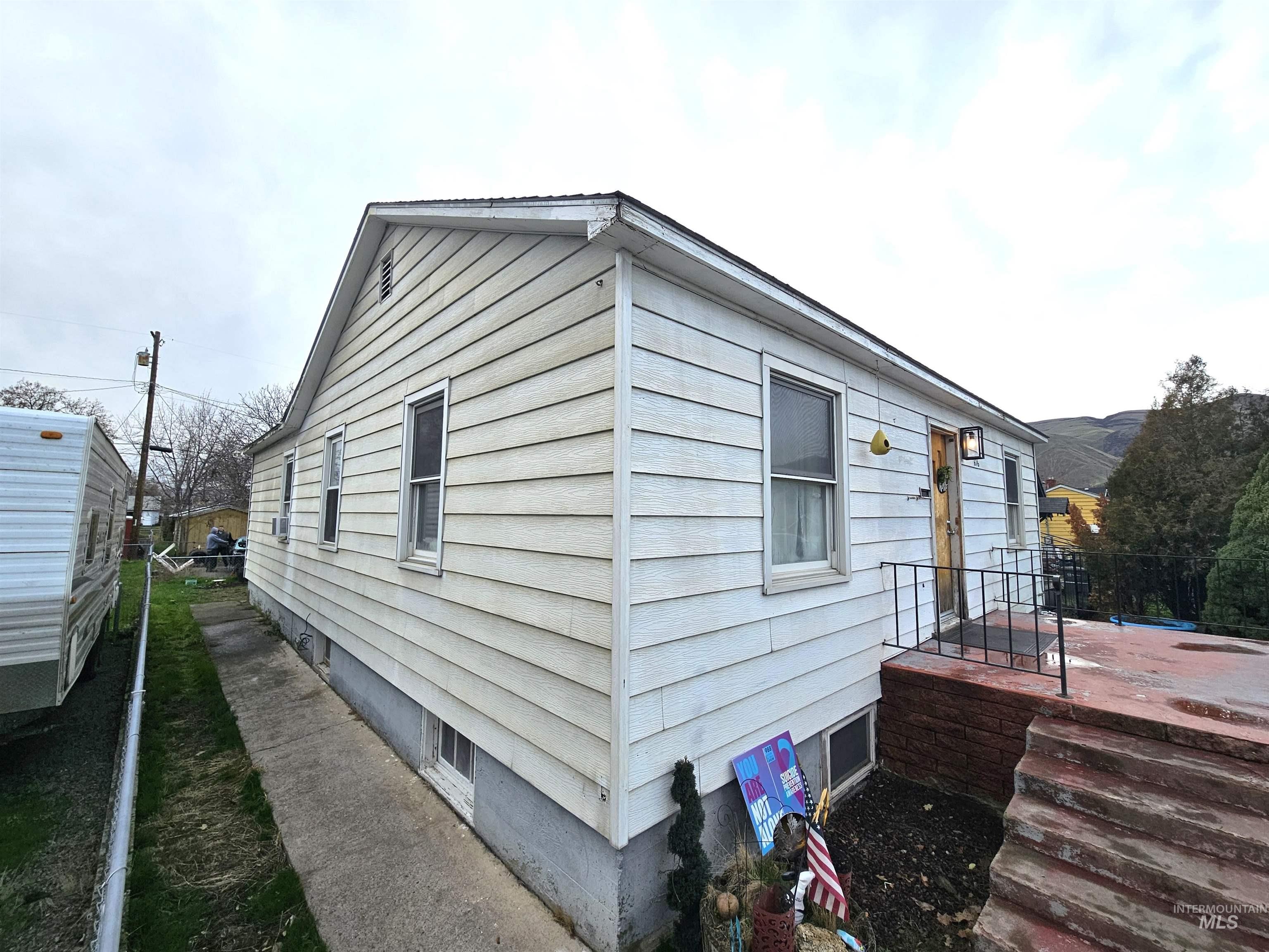 616 12th Street Clarkston, WA 99403 - Photo 20 of 24 View of side of home
