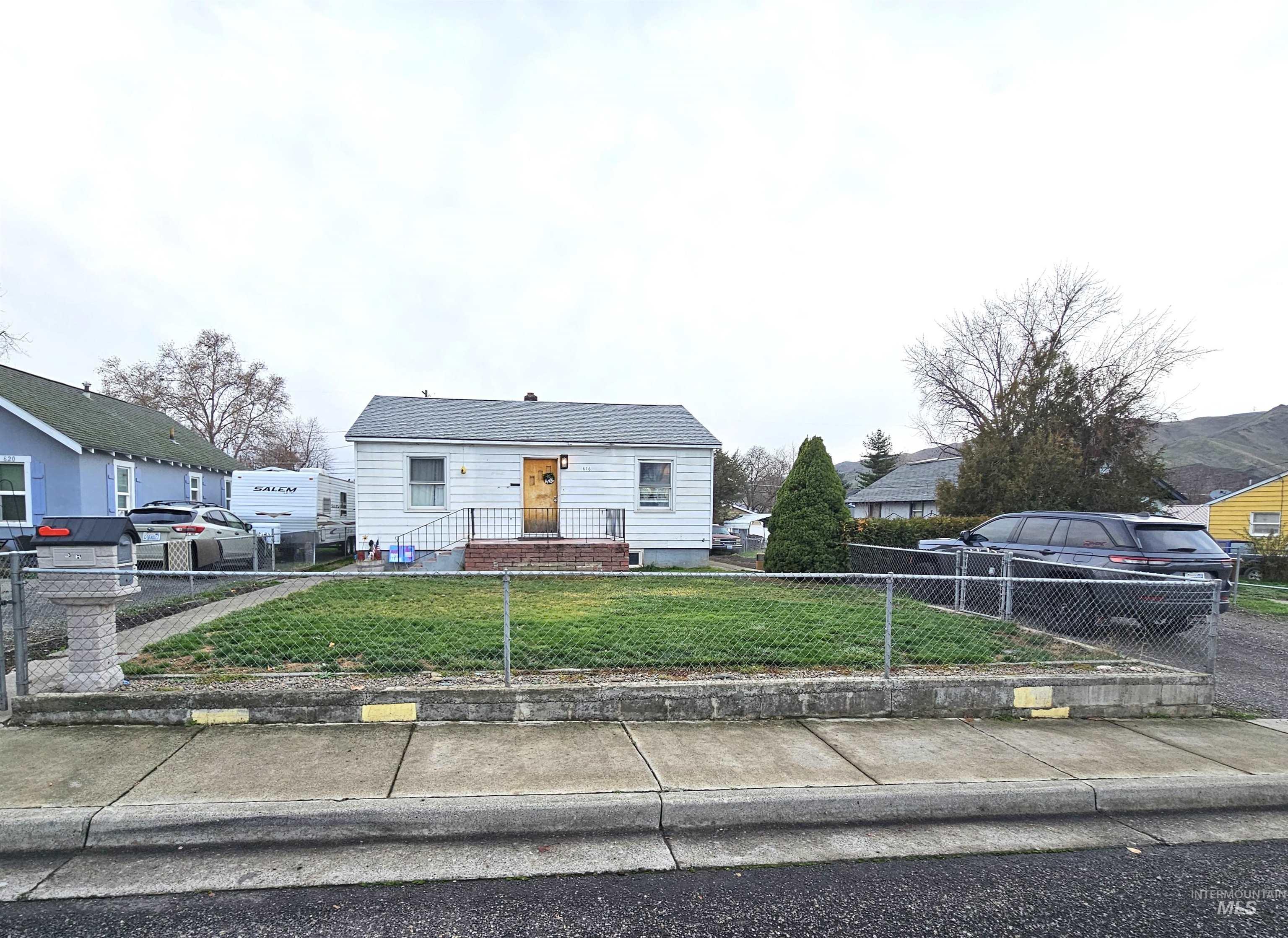 616 12th Street Clarkston, WA 99403 - Photo 24 of 24 Bungalow-style home with a fenced front yard