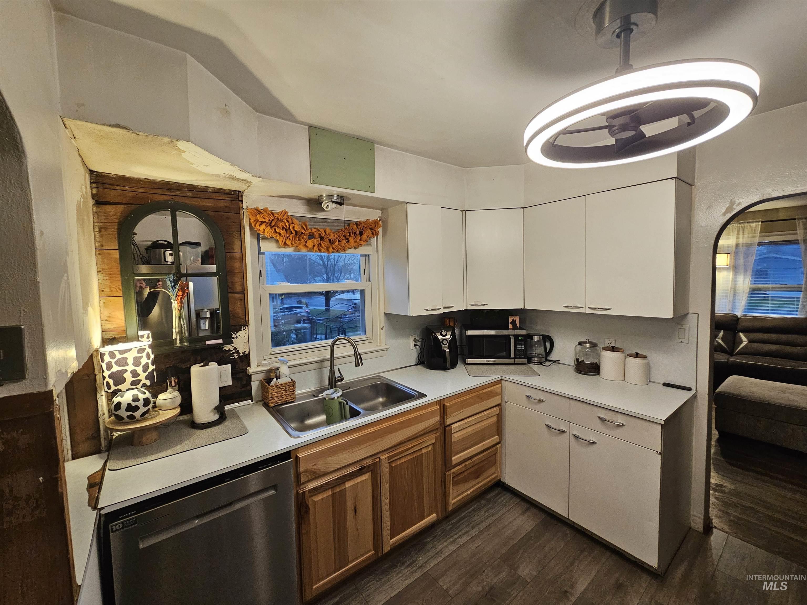 616 12th Street Clarkston, WA 99403 - Photo 4 of 24 Kitchen featuring light countertops, stainless steel appliances, dark wood-style flooring, and white cabinetry