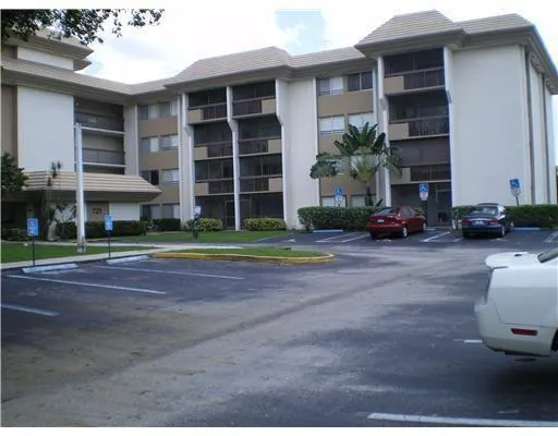 $1,800 | 711 North Pine Island Road, Unit 213, Plantation, FL 33324