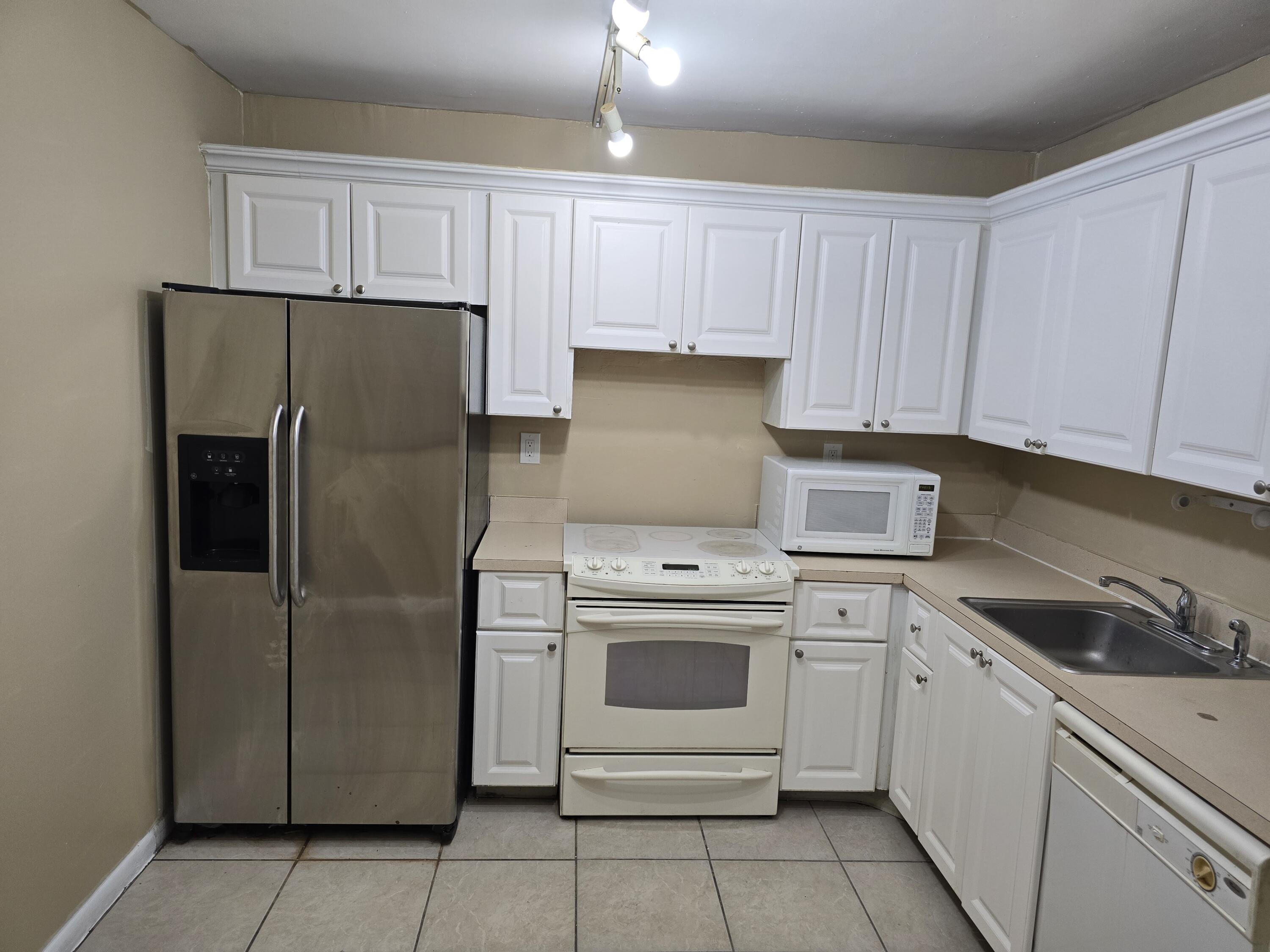 711 North Pine Island Road, Unit 213 Plantation, FL 33324 - Photo 3 of 18 20260502_122333
