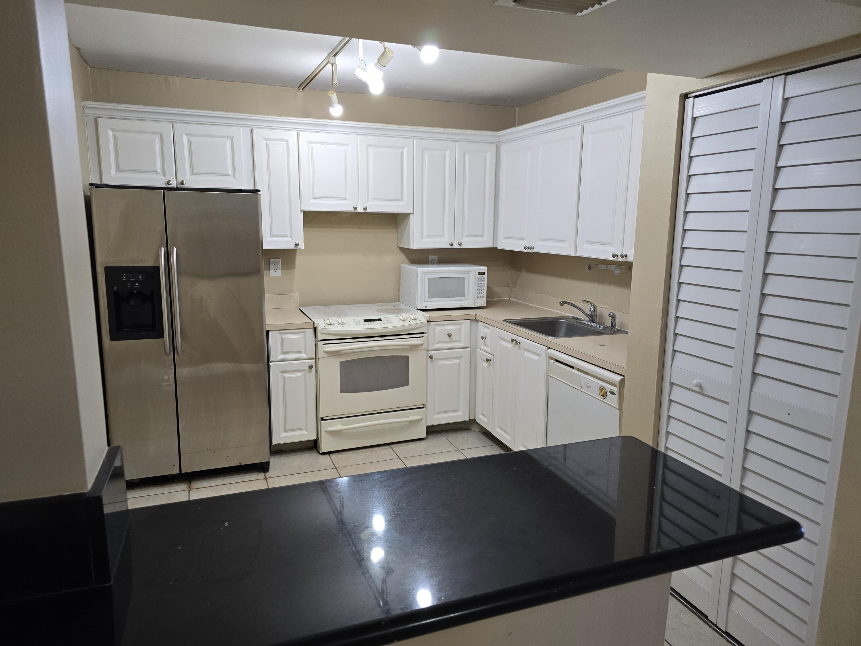 711 North Pine Island Road, Unit 213 Plantation, FL 33324 - Photo 4 of 18 20260502_122342