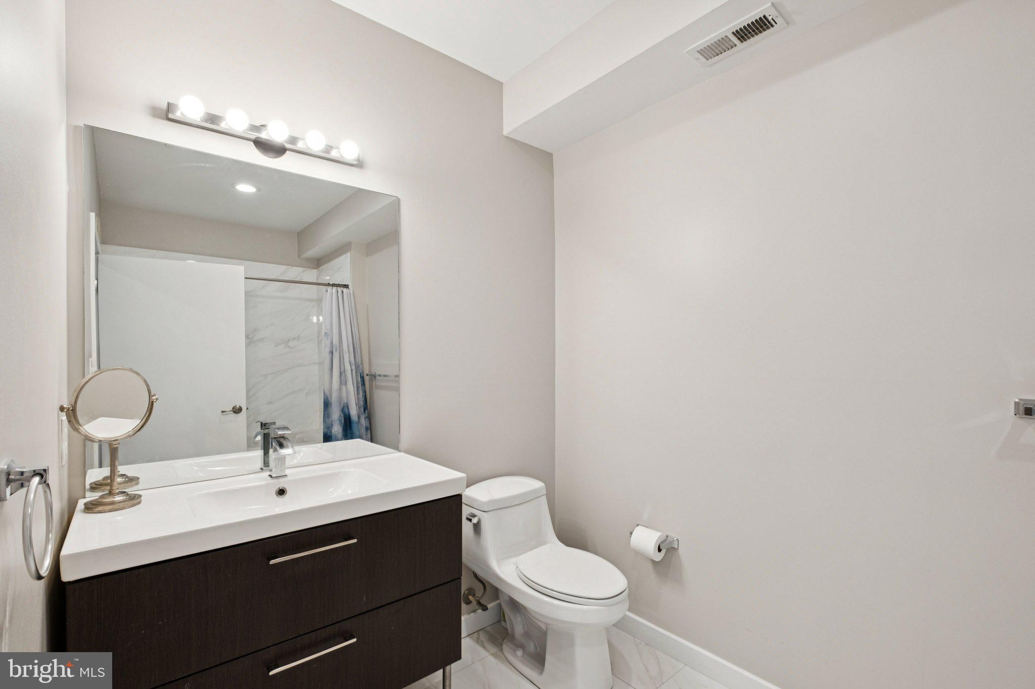 2000 Kimball Street, Unit B4 Philadelphia, PA 19146 - Photo 17 of 23 Primary en-suite Bathroom