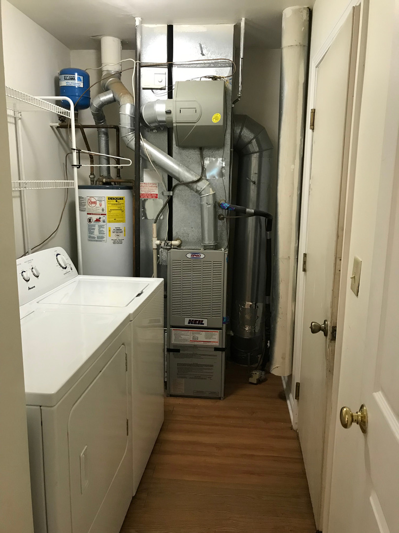 Undisclosed Address Hoffman Estates, IL 60169 - Photo 15 of 15 a utility room with dryer and washer