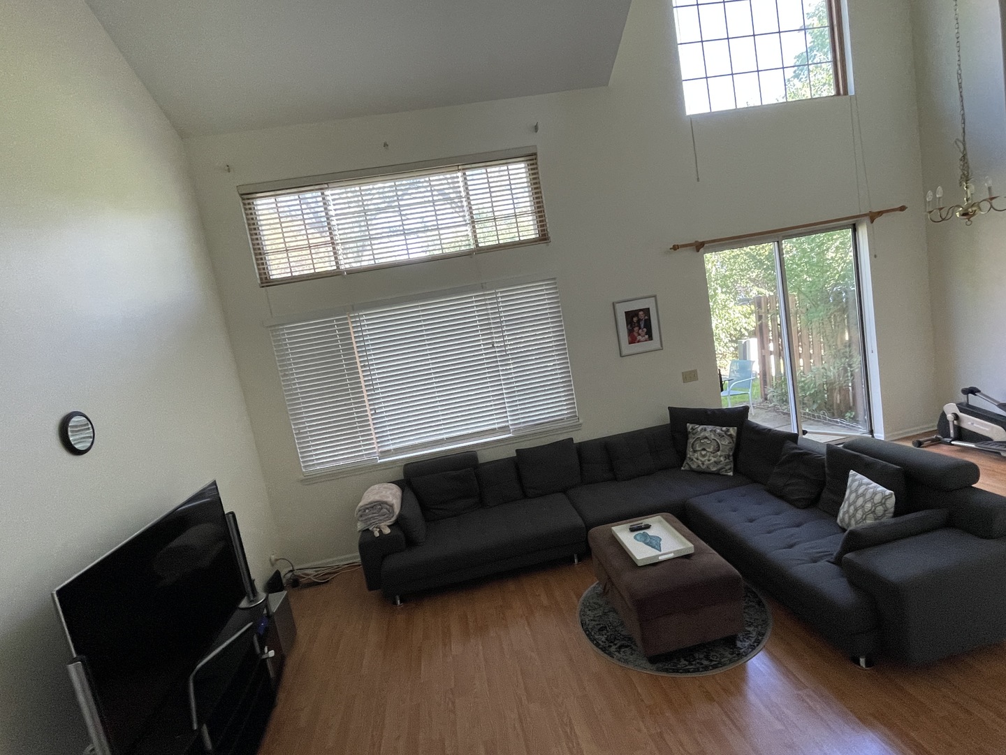 Undisclosed Address Hoffman Estates, IL 60169 - Photo 4 of 15 a living room with furniture and a window