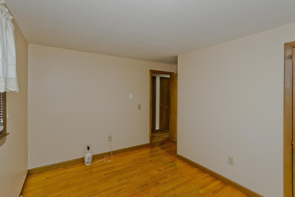 57 Price Street Springfield, MA 01104 - Photo 8 of 35