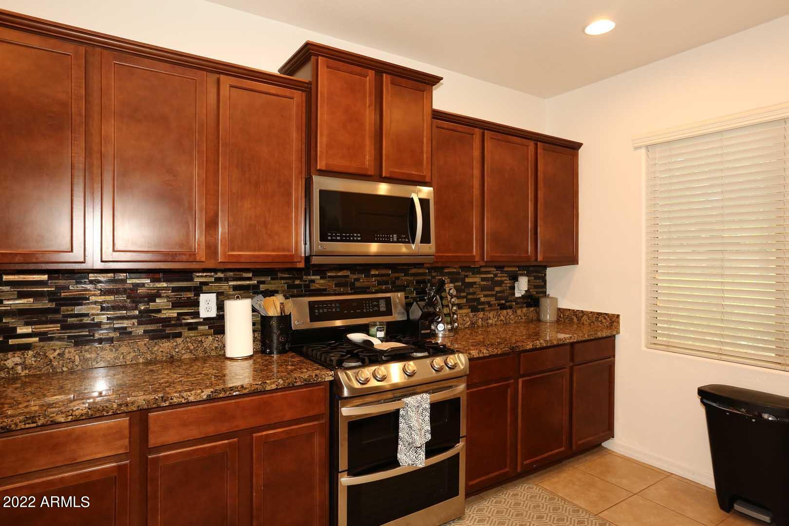 18544 North Lariat Road Maricopa, AZ 85138 - Photo 9 of 53 Kitchen-Range