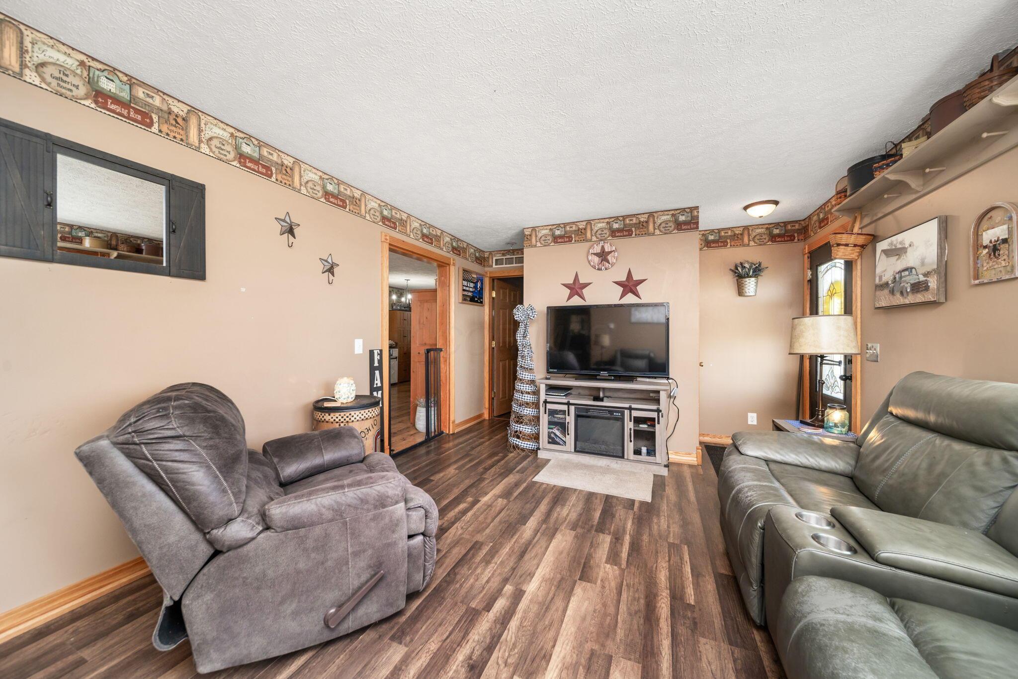 29521 Kime-Holderman Road Circleville, OH 43113 - Photo 11 of 58 Livingroom 1