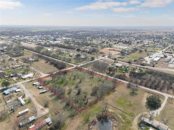 $120,000 | 440 North Cato Street, De Leon, TX 76444
