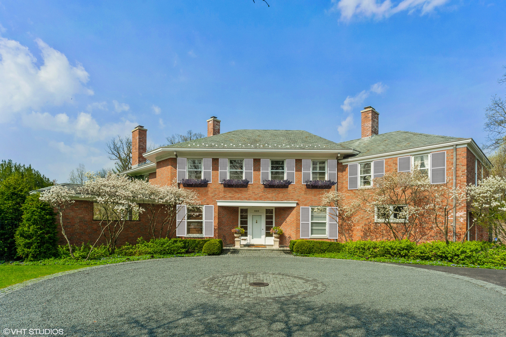 690 North Green Bay Road Lake Forest, IL 60045 - Photo 2 of 49 a front view of a house with a yard