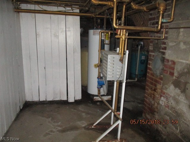 6211 Wayland Road Ravenna, OH 44266 - Photo 6 of 13 Hot Water Heater Box