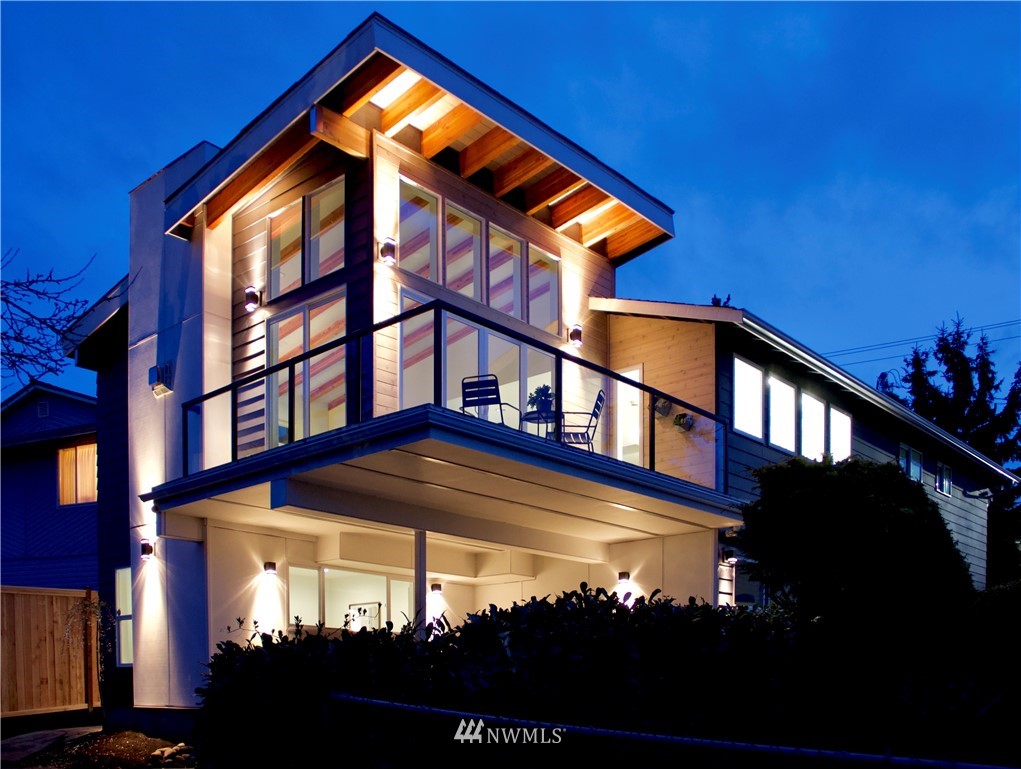 10118 Renton Avenue South Seattle, WA 98178 - Photo 1 of 39 Gallery Image 1