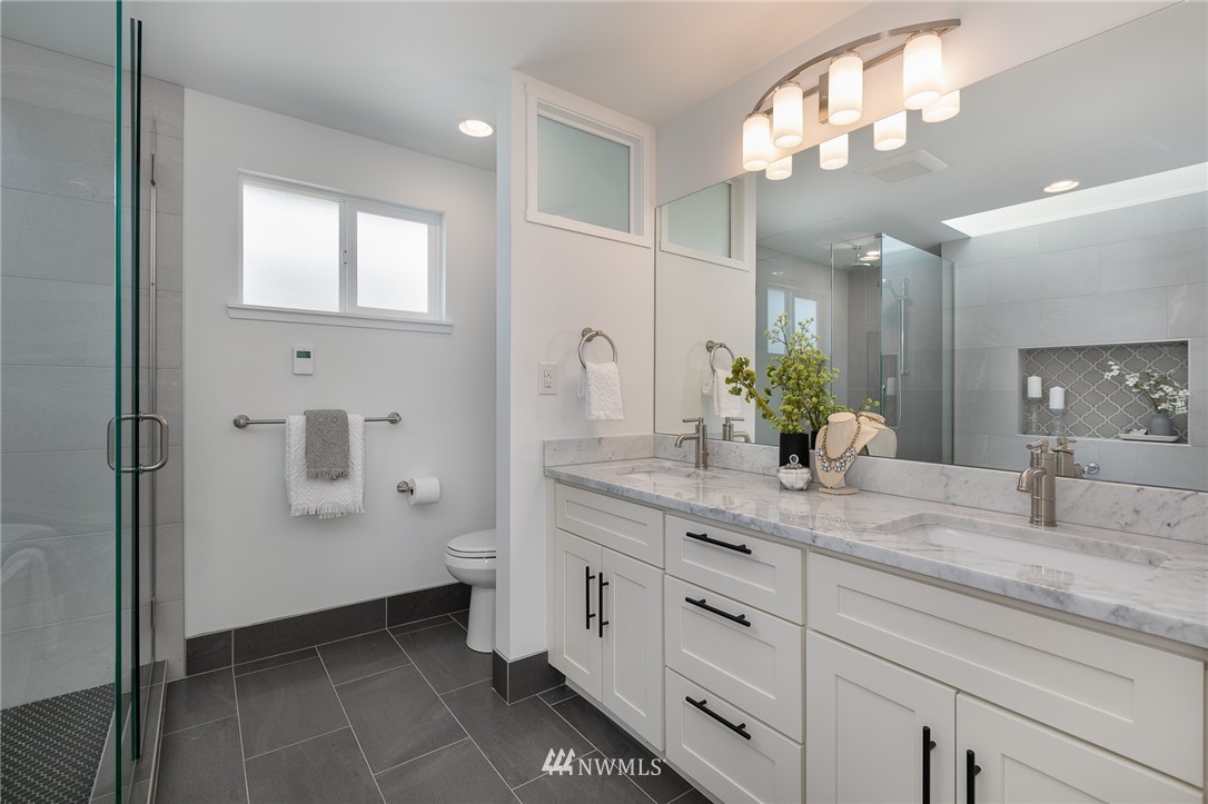 10118 Renton Avenue South Seattle, WA 98178 - Photo 12 of 39 Gallery Image 12