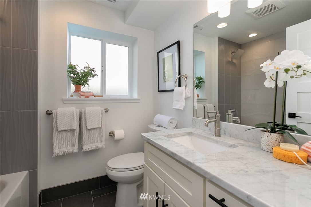 10118 Renton Avenue South Seattle, WA 98178 - Photo 32 of 39 Gallery Image 32