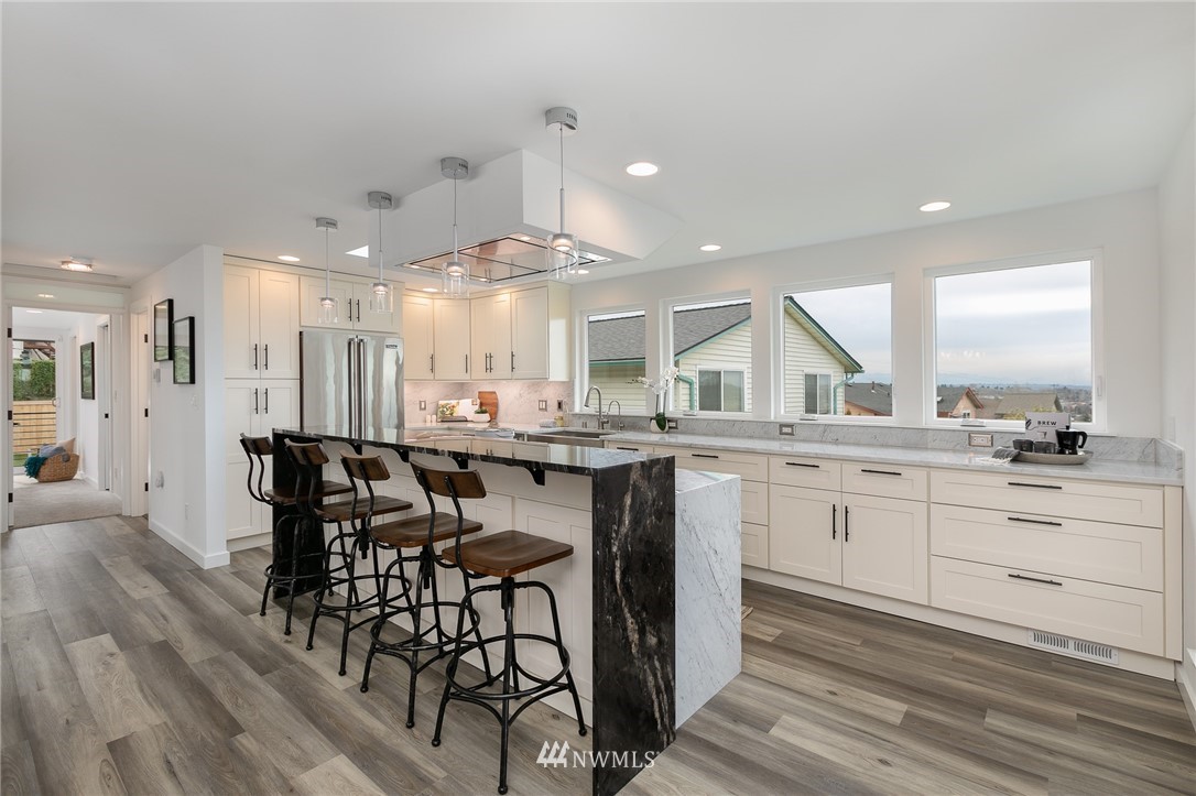 10118 Renton Avenue South Seattle, WA 98178 - Photo 6 of 39 Gallery Image 6