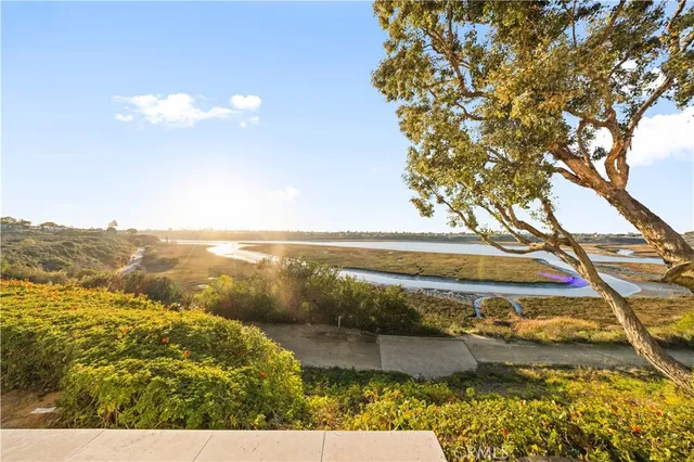 $3,290,000 | 2427 Vista Nobleza, Newport Beach, CA 92660