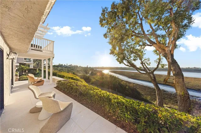 $3,290,000 | 2427 Vista Nobleza, Newport Beach, CA 92660