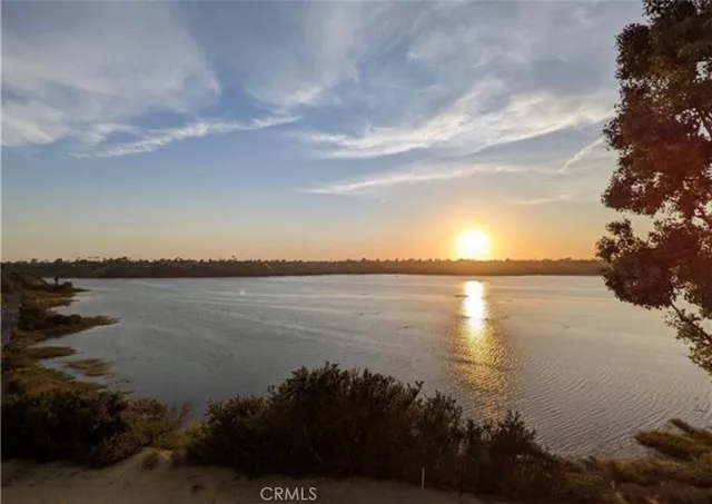 $3,290,000 | 2427 Vista Nobleza, Newport Beach, CA 92660