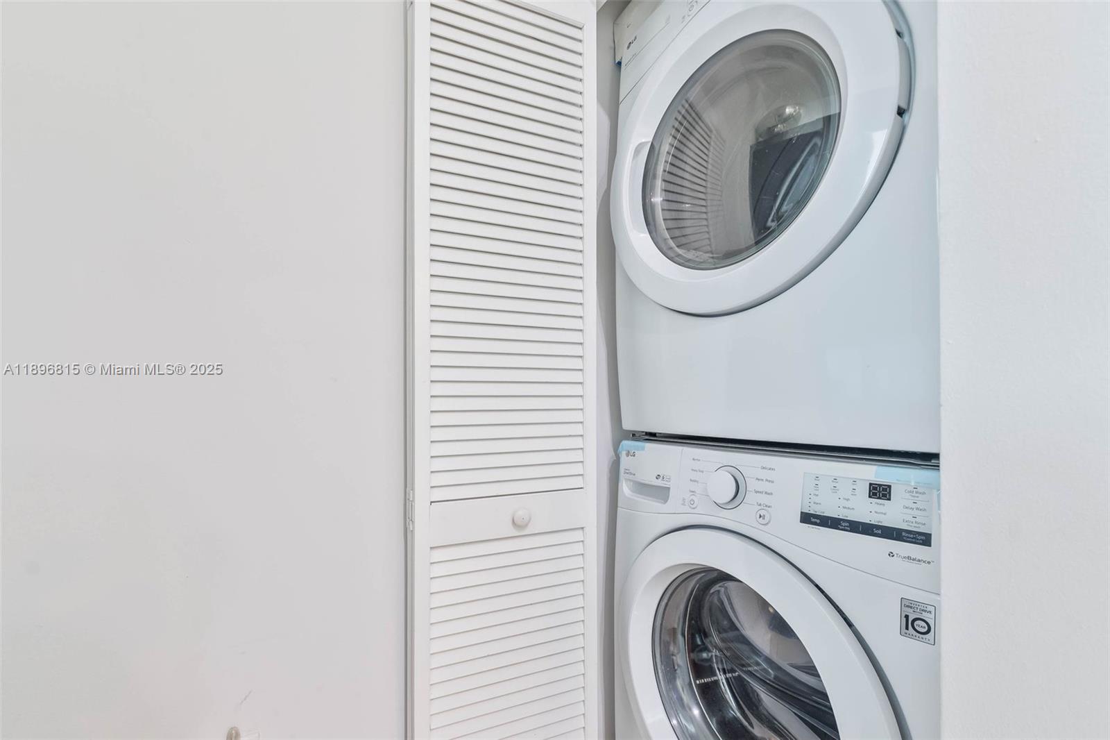 951 Brickell Avenue, Unit 1606 Miami, FL 33131 - Photo 22 of 30 a utility room with dryer and washer