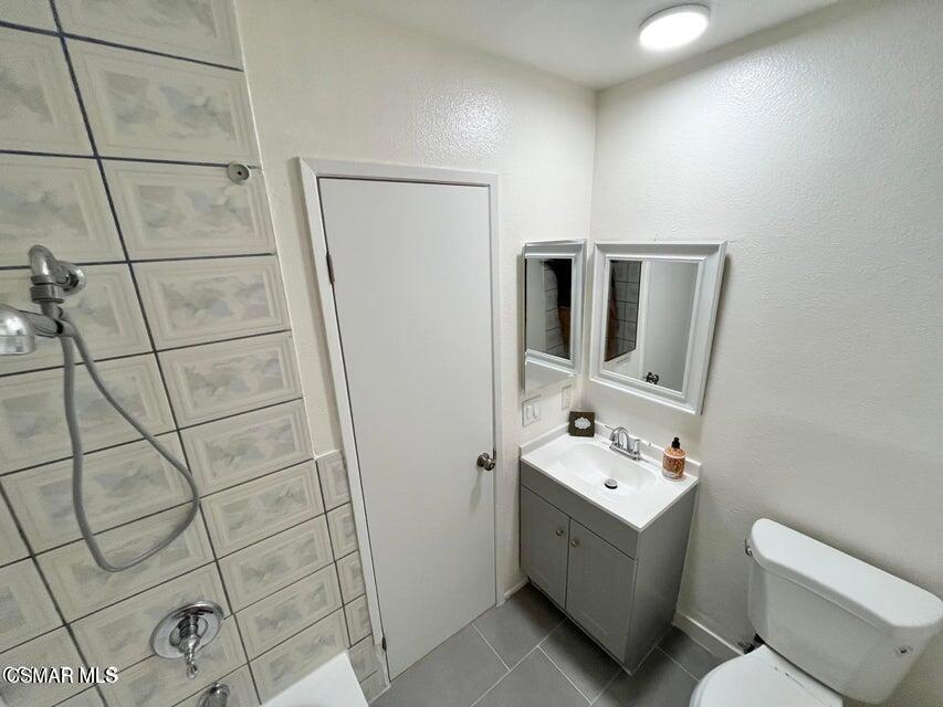 540 Spring Road, Unit 94 Moorpark, CA 93021 - Photo 11 of 22 a bathroom with a sink toilet and shower