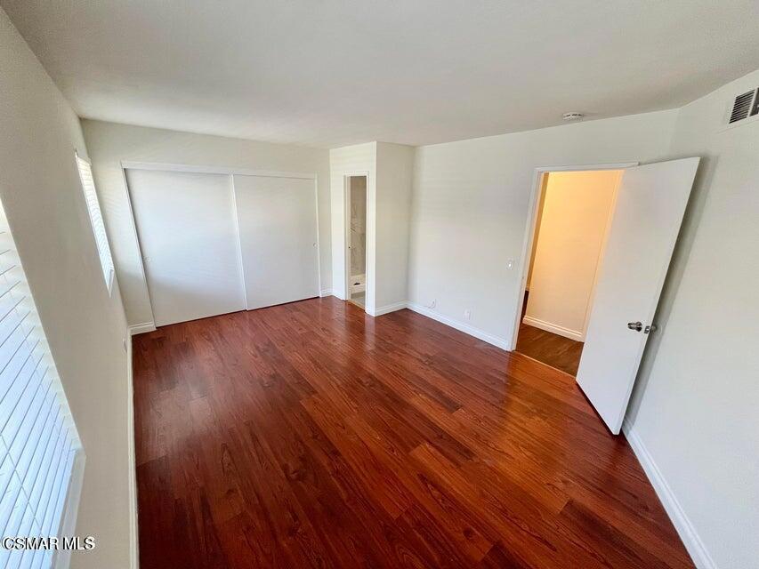 540 Spring Road, Unit 94 Moorpark, CA 93021 - Photo 13 of 22 a view of an empty room with wooden floor and a window