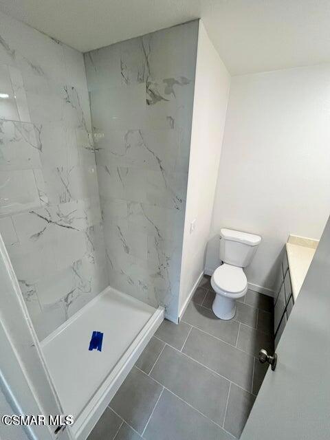 540 Spring Road, Unit 94 Moorpark, CA 93021 - Photo 14 of 22 a bathroom with a bathtub and toilet