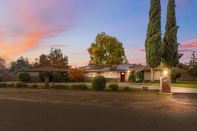 $975,000 | 1112 South Sunnyside Avenue, Fresno, CA 93727