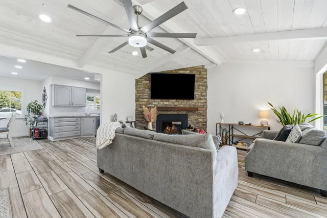 $930,000 | 1112 South Sunnyside Avenue, Fresno, CA 93727