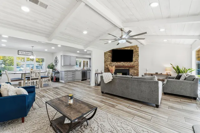 $930,000 | 1112 South Sunnyside Avenue, Fresno, CA 93727