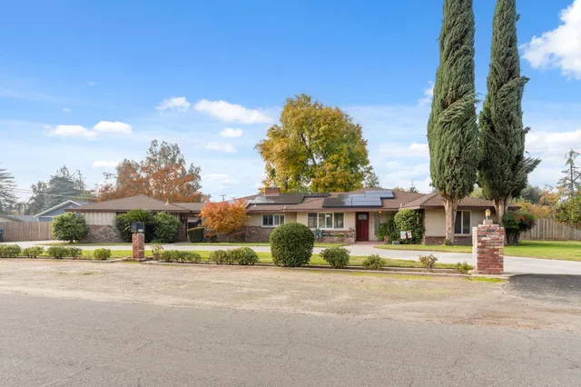 $930,000 | 1112 South Sunnyside Avenue, Fresno, CA 93727