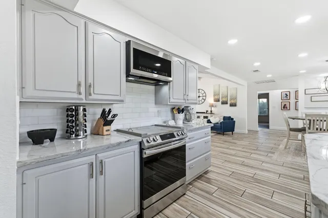 $930,000 | 1112 South Sunnyside Avenue, Fresno, CA 93727