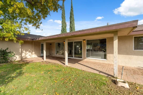 $895,000 | 1112 South Sunnyside Avenue, Fresno, CA 93727