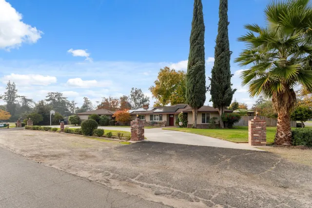 $930,000 | 1112 South Sunnyside Avenue, Fresno, CA 93727