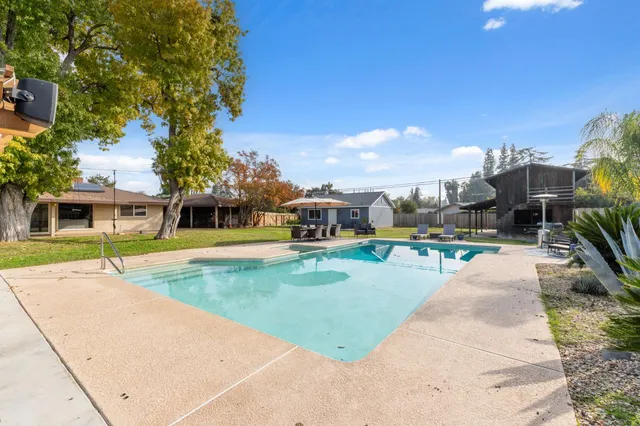 $930,000 | 1112 South Sunnyside Avenue, Fresno, CA 93727