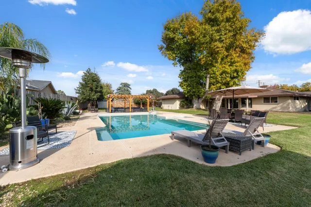 $930,000 | 1112 South Sunnyside Avenue, Fresno, CA 93727