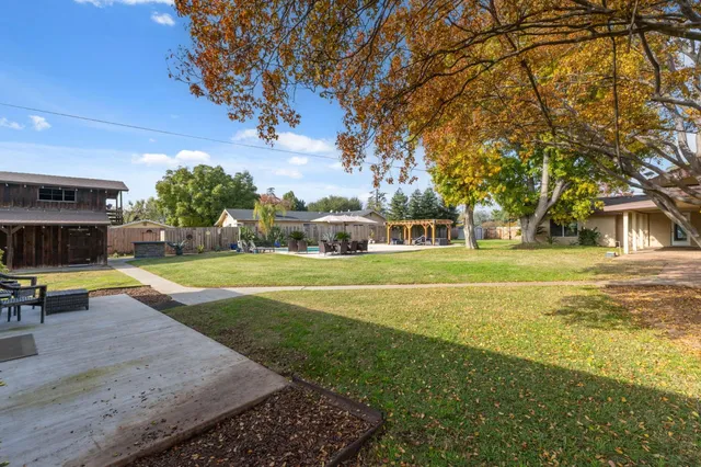 $930,000 | 1112 South Sunnyside Avenue, Fresno, CA 93727
