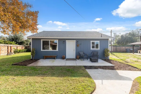 $895,000 | 1112 South Sunnyside Avenue, Fresno, CA 93727