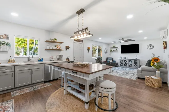 $930,000 | 1112 South Sunnyside Avenue, Fresno, CA 93727