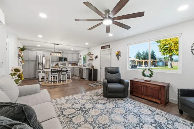 $930,000 | 1112 South Sunnyside Avenue, Fresno, CA 93727