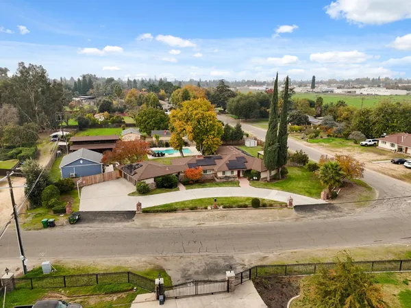 $895,000 | 1112 South Sunnyside Avenue, Fresno, CA 93727