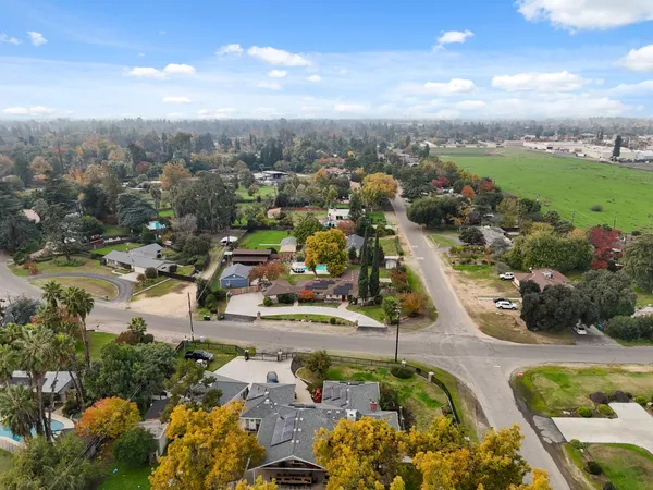 $895,000 | 1112 South Sunnyside Avenue, Fresno, CA 93727