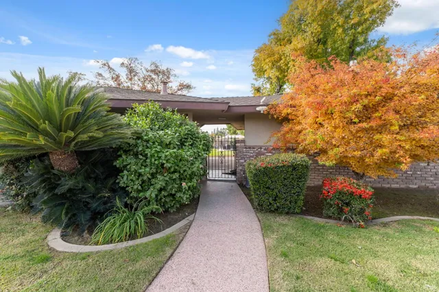 $930,000 | 1112 South Sunnyside Avenue, Fresno, CA 93727