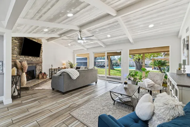 $930,000 | 1112 South Sunnyside Avenue, Fresno, CA 93727