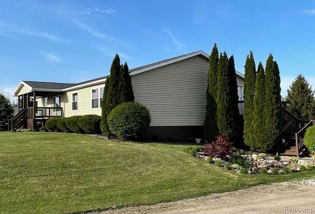 6558 Gosline Road Brown City, MI 48416 - Photo 4 of 30