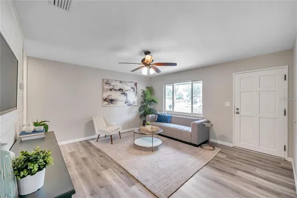 $2,800 | 8100 5th Street North, St. Petersburg, FL 33702