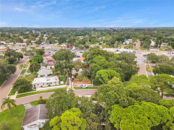 $2,800 | 8100 5th Street North, St. Petersburg, FL 33702