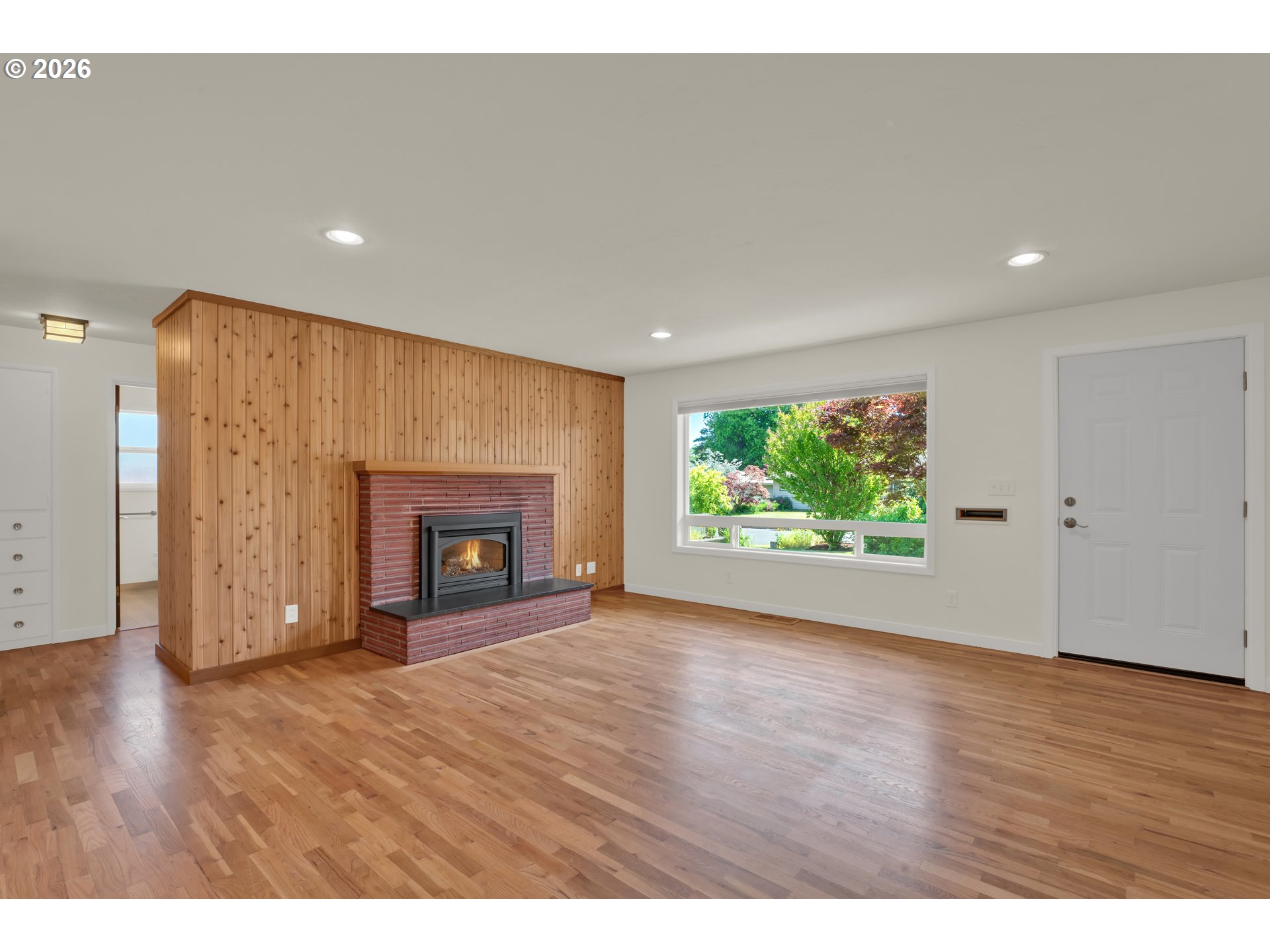 2540 Tyler Street Eugene, OR 97405 - Photo 6 of 37 Living Room
