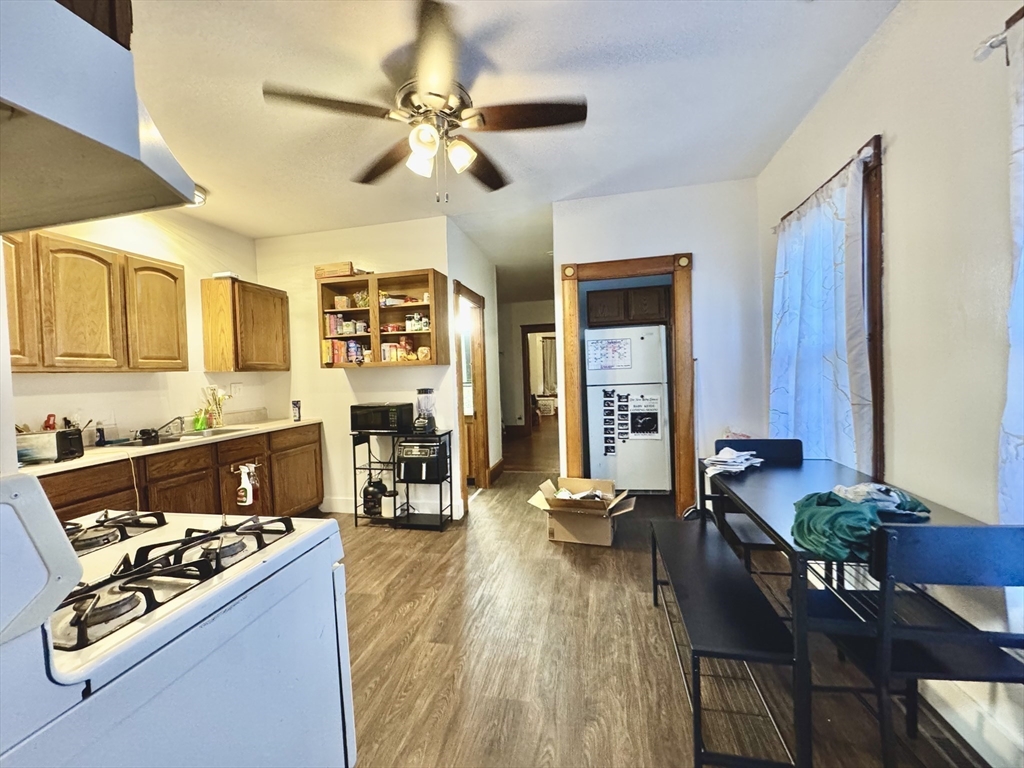 427 Orange Street Springfield, MA 01108 - Photo 15 of 39